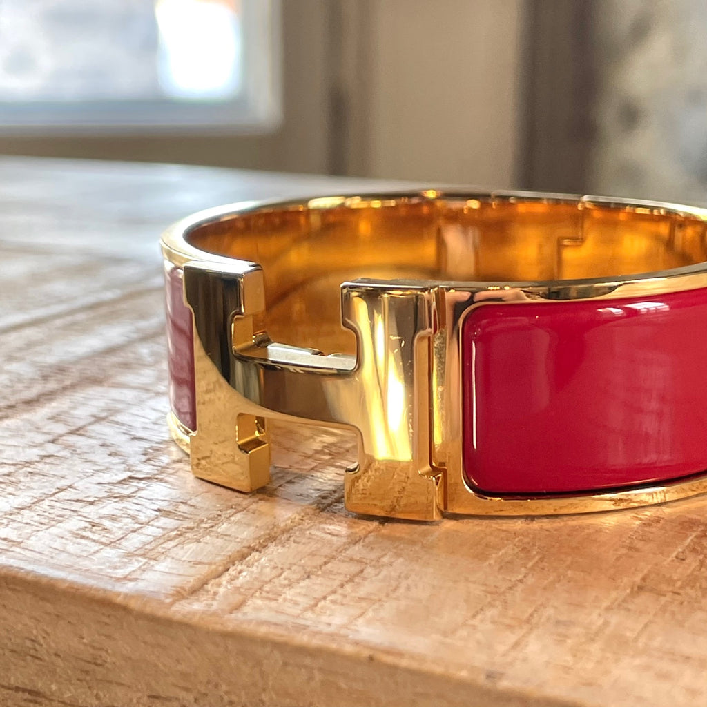 Large bracelet Hermès H Clic Clac H en émail rouge plaqué or