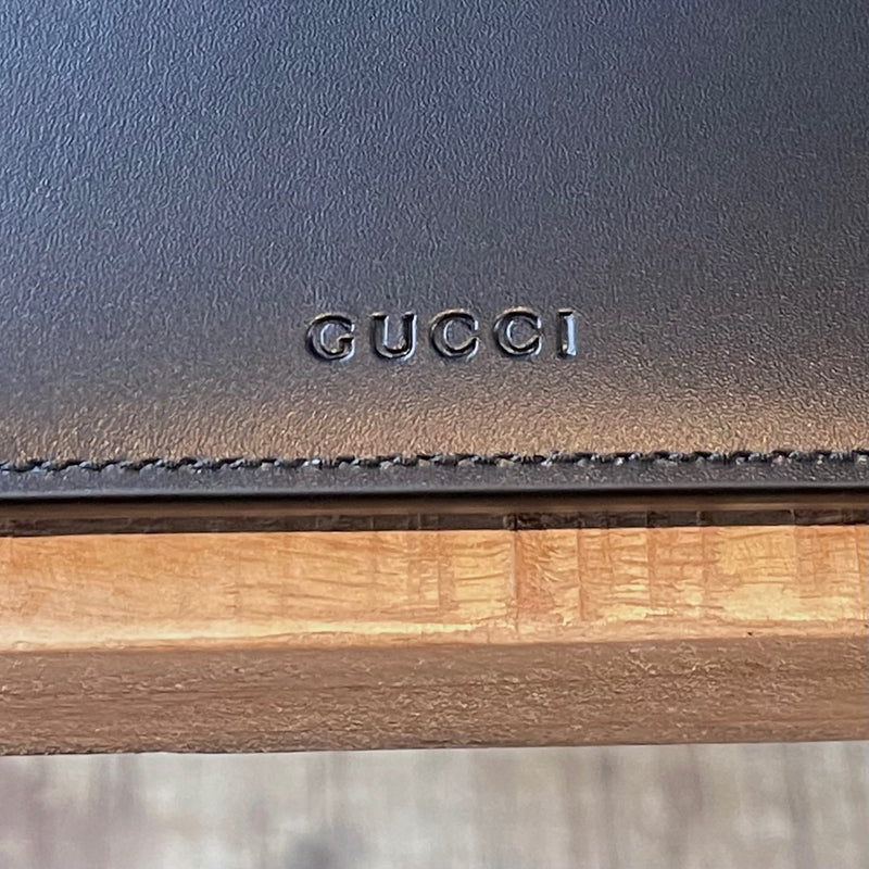 Pochette en cuir noir imprimé Gucci "Life is Gucci"