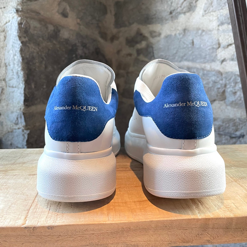 Baskets surdimensionnées en cuir blanc Alexander McQueen en daim bleu