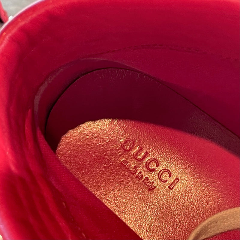 Baskets montantes Gucci en cuir rouge monogramme rose clouté