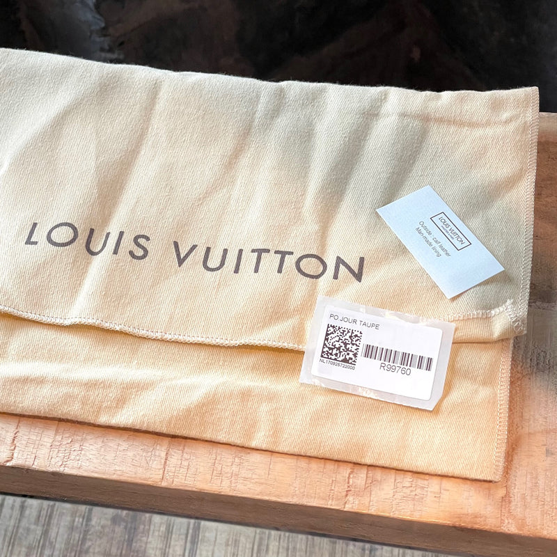 Pochette Louis Vuitton Jules en cuir taupe