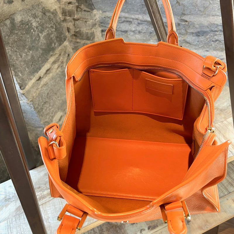 Petit sac à bandoulière Saint Laurent Chyc Cabas en cuir mandarine