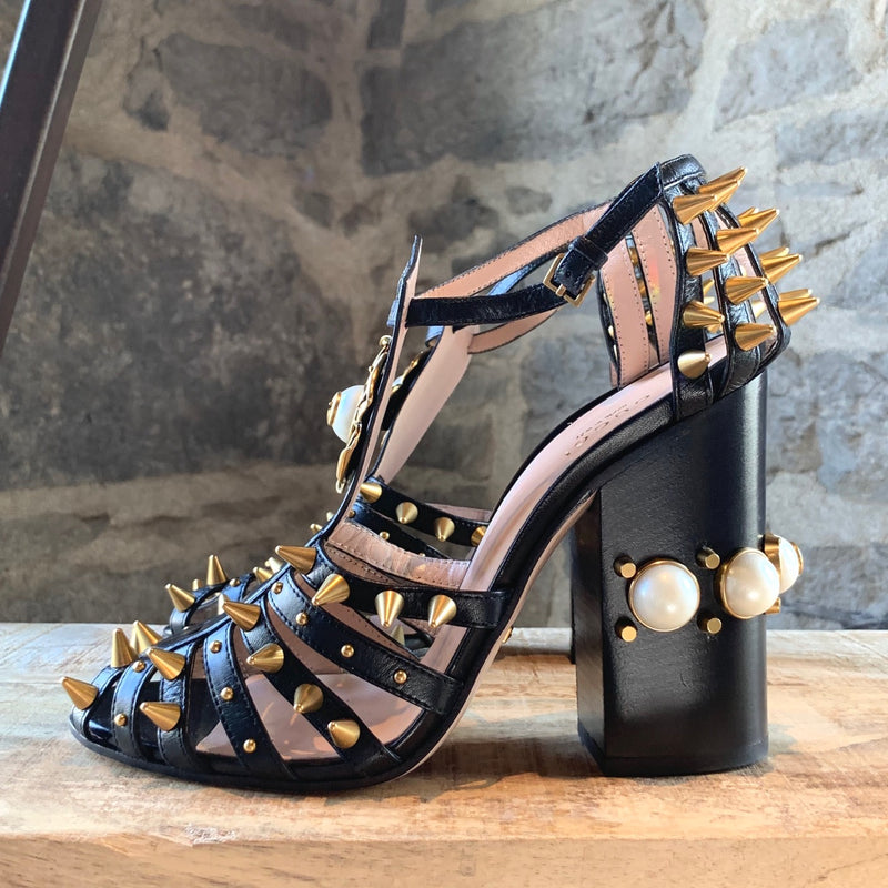 Sandales à talons bloc carré Gucci Kendall avec détails de clous et perles