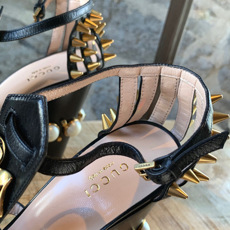 Sandales à talons bloc carré Gucci Kendall avec détails de clous et perles