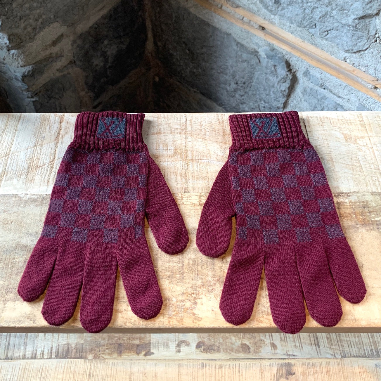 Louis Vuitton - Authenticated Gloves - Wool Burgundy Gingham for Women, Never Worn