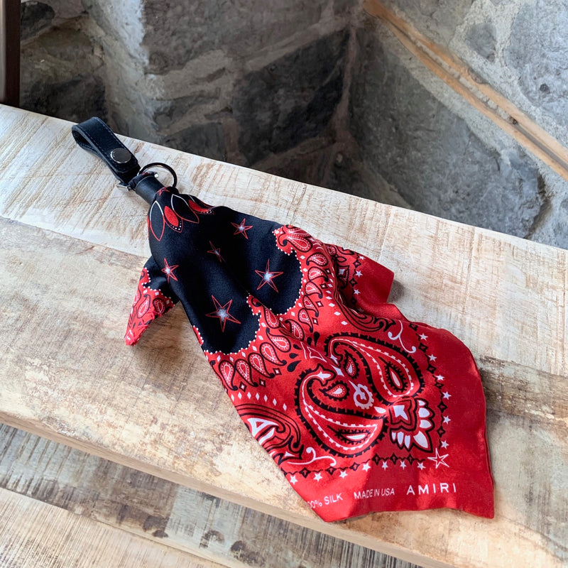 Porte-clés foulard bandana de soie noir et rouge Amiri