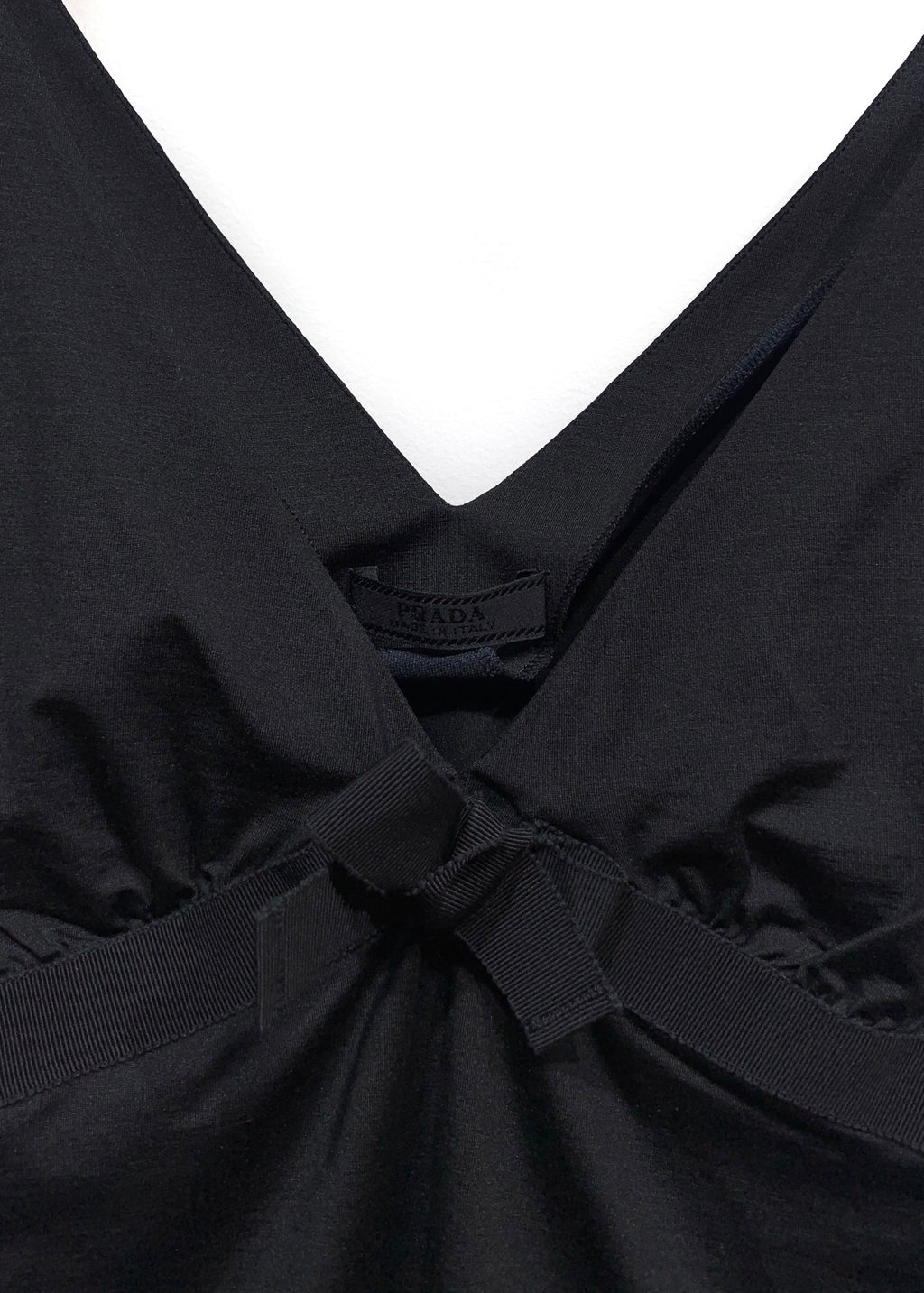 Camisole noire en soie Prada avec nœud
