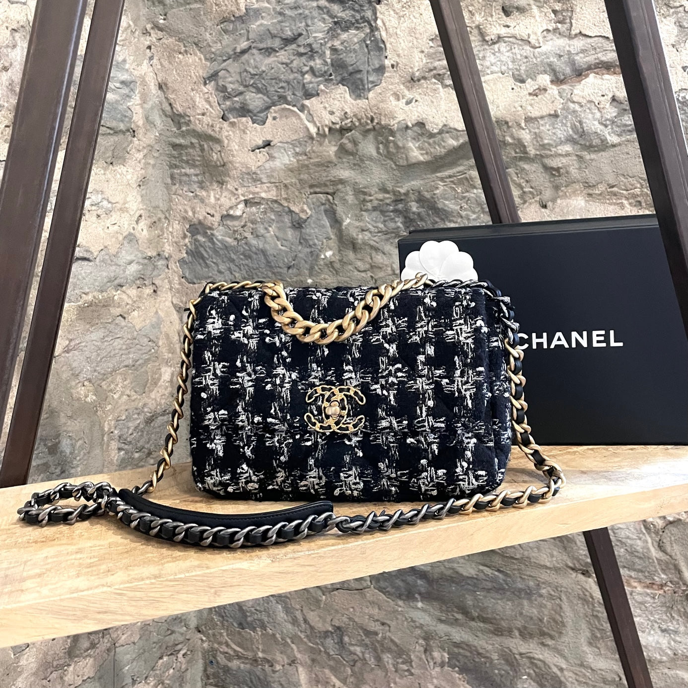 Chanel 2020 Black White Silver Houndstooth Tweed Medium 19 Chain
