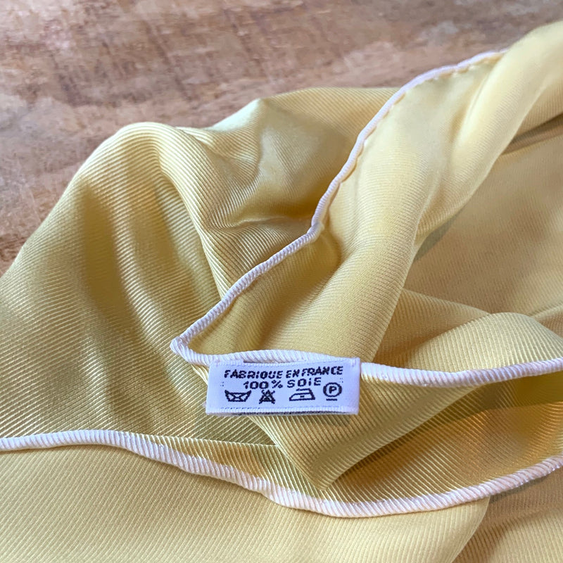 Foulard en soie jaune Hermès