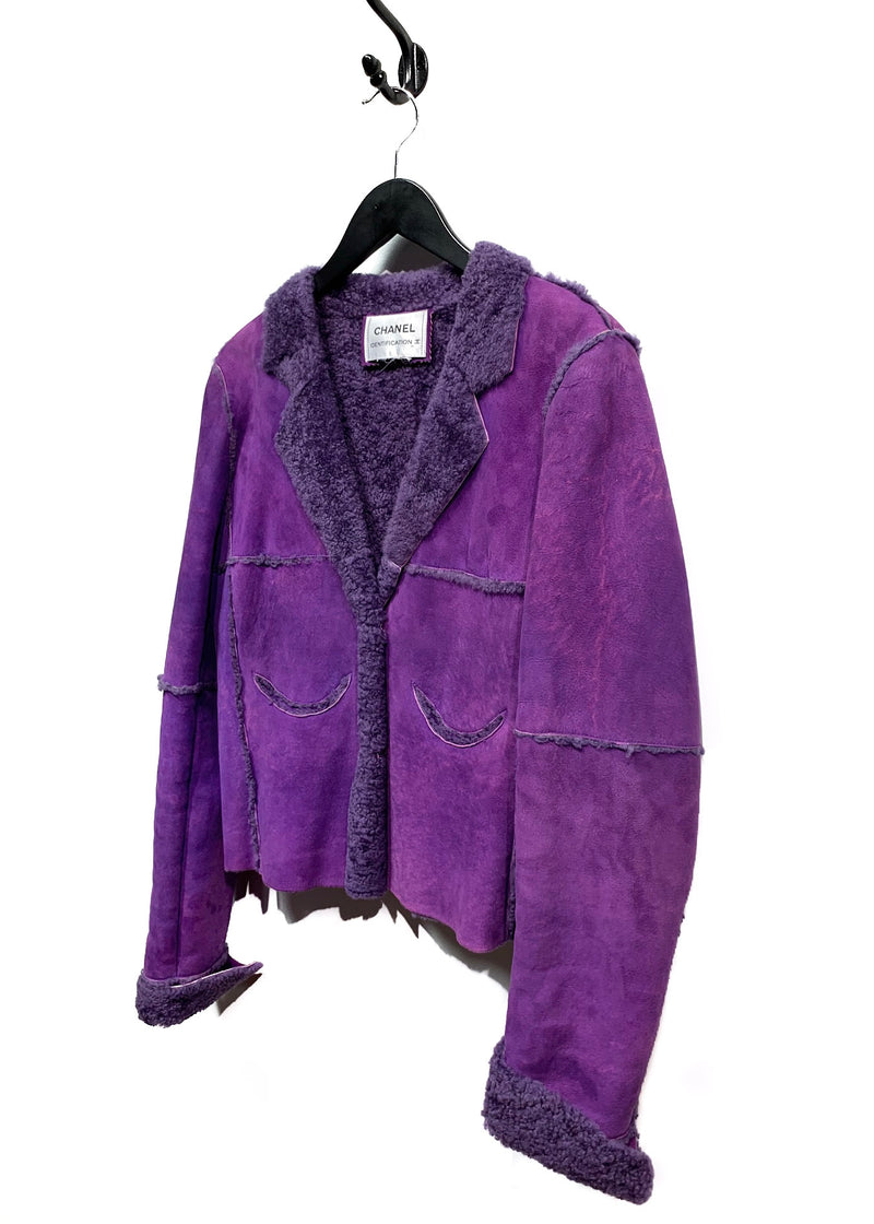 Manteau en peau de mouton retournée vintage Chanel 2000 violet
