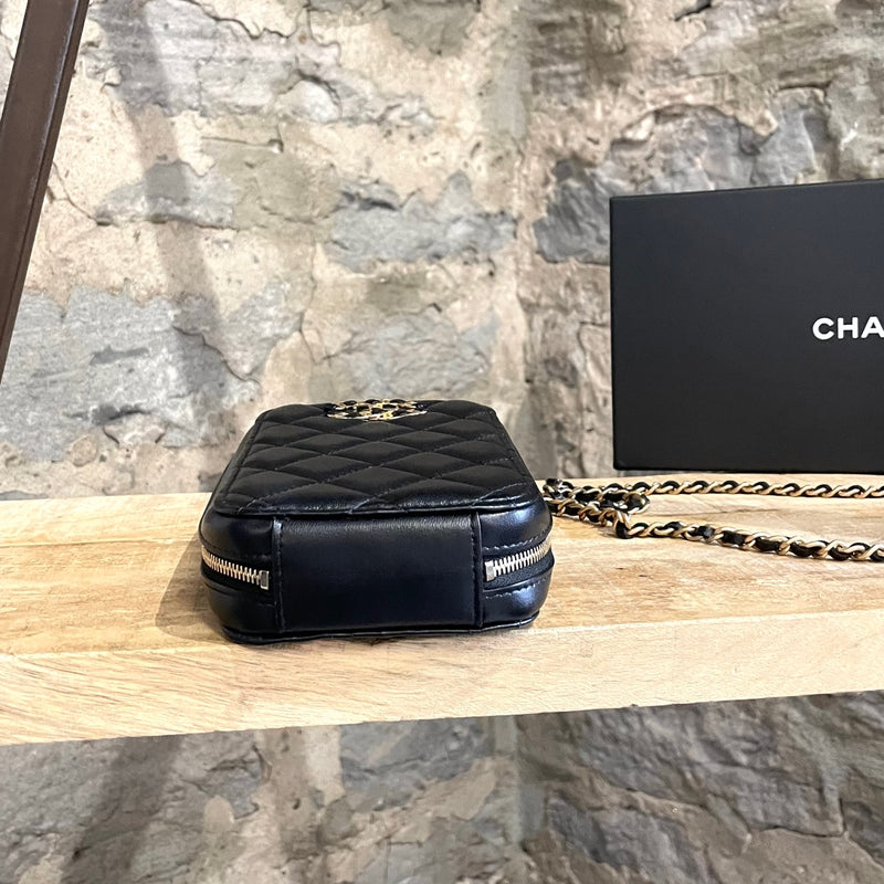 Sac à chaîne vertical Chanel 2021 CC matelassé en cuir noir