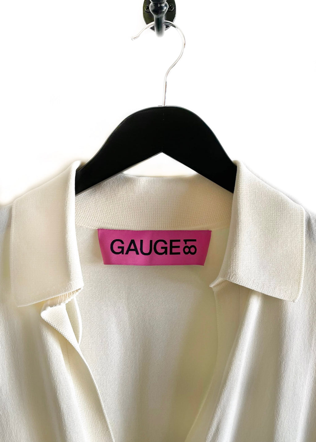 Gauge81 Ivory Burgos V-neck Top