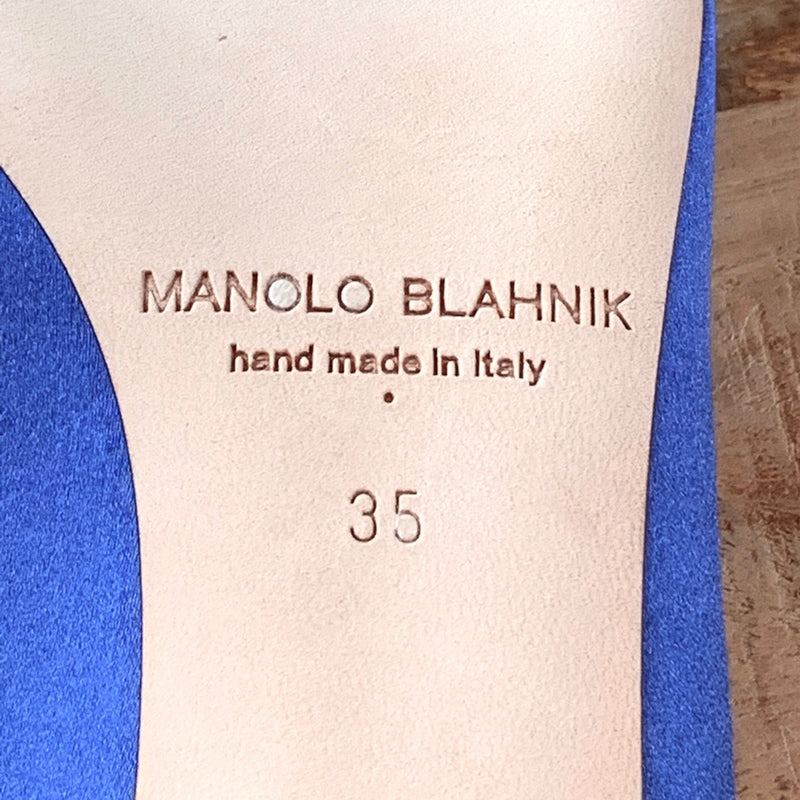 Chaussures plates en satin bleu Manolo Blahnik Hangisi avec ornement