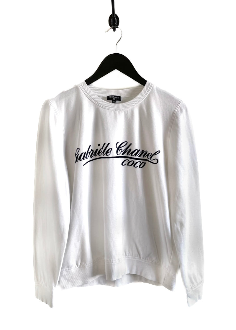 Sweat-shirt blanc Chanel FW2017 avec logo signature en velours Gabrielle Coco Chanel