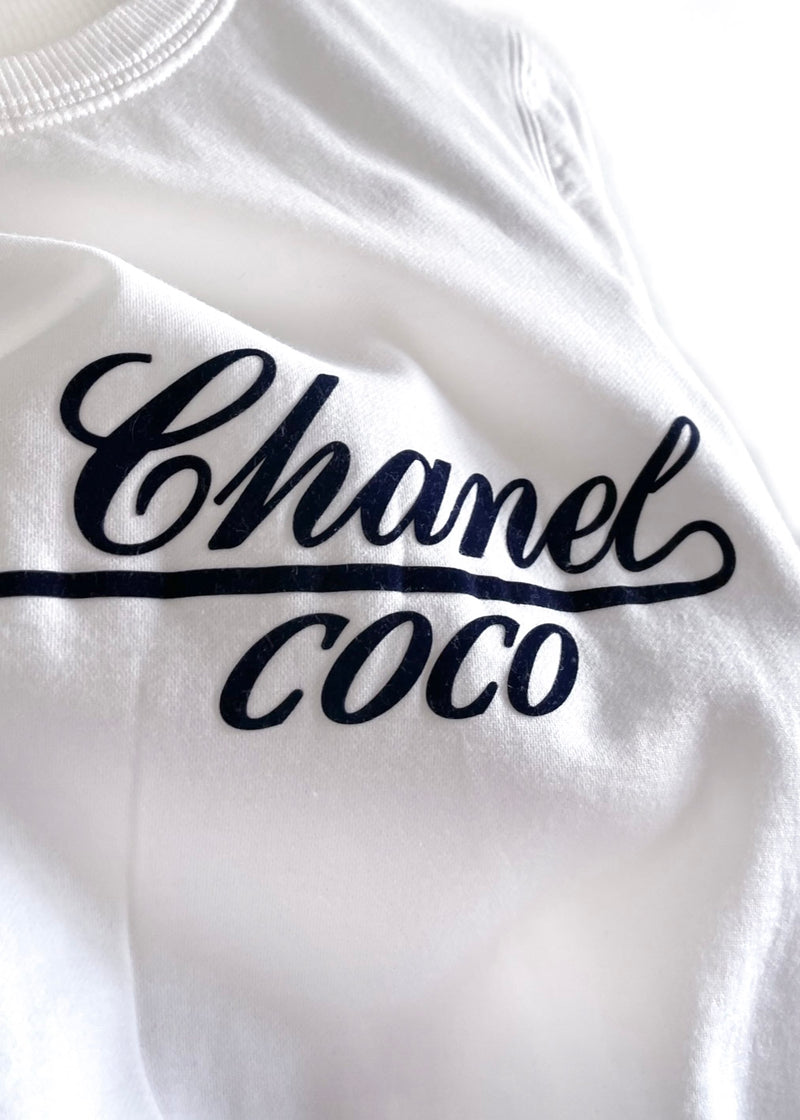 Sweat-shirt blanc Chanel FW2017 avec logo signature en velours Gabrielle Coco Chanel