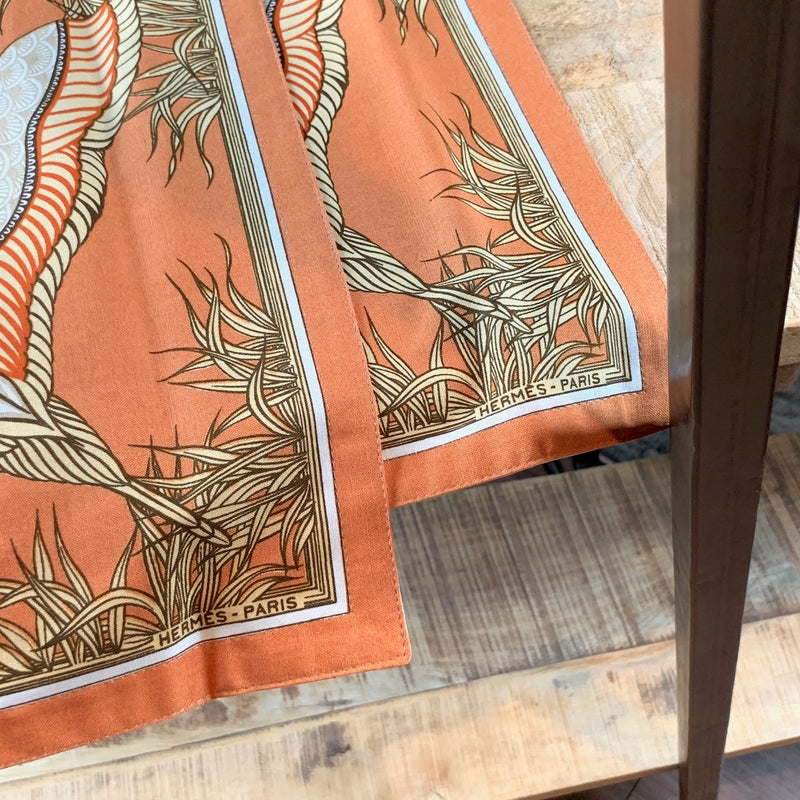 Hermès Set of 2 Bird Print Placemats & Brown Orange Napkins