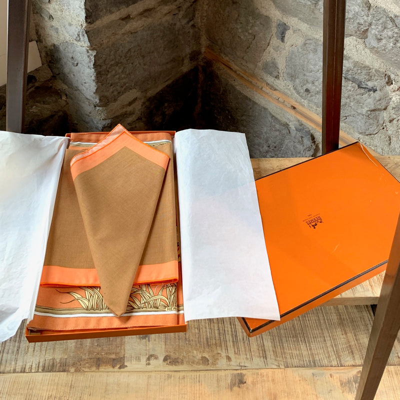 Hermès Set of 2 Bird Print Placemats & Brown Orange Napkins