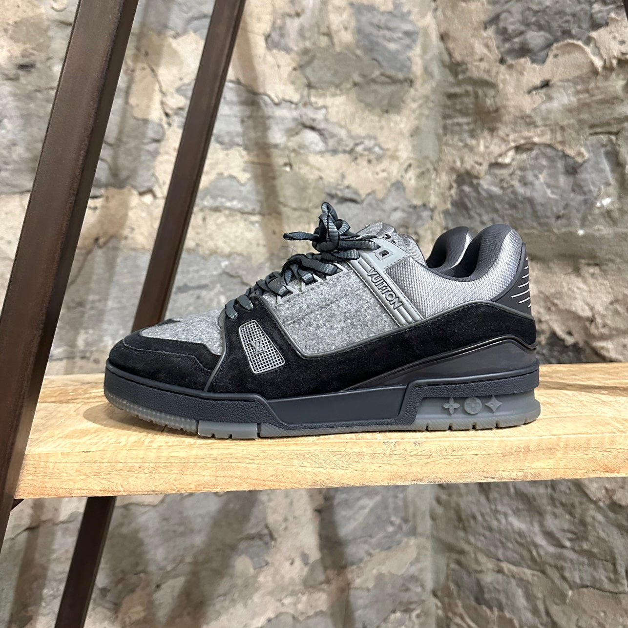 Pre-owned Louis Vuitton Lv Trainer Sneaker Low Black Grey In Black