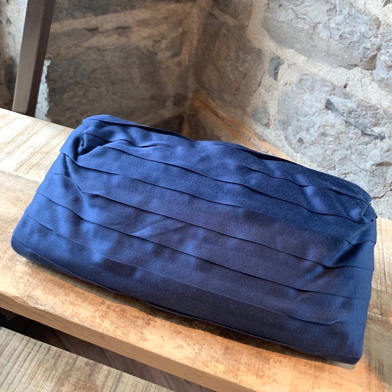 Pochette bleu marine à rabat Lanvin détails de ruban