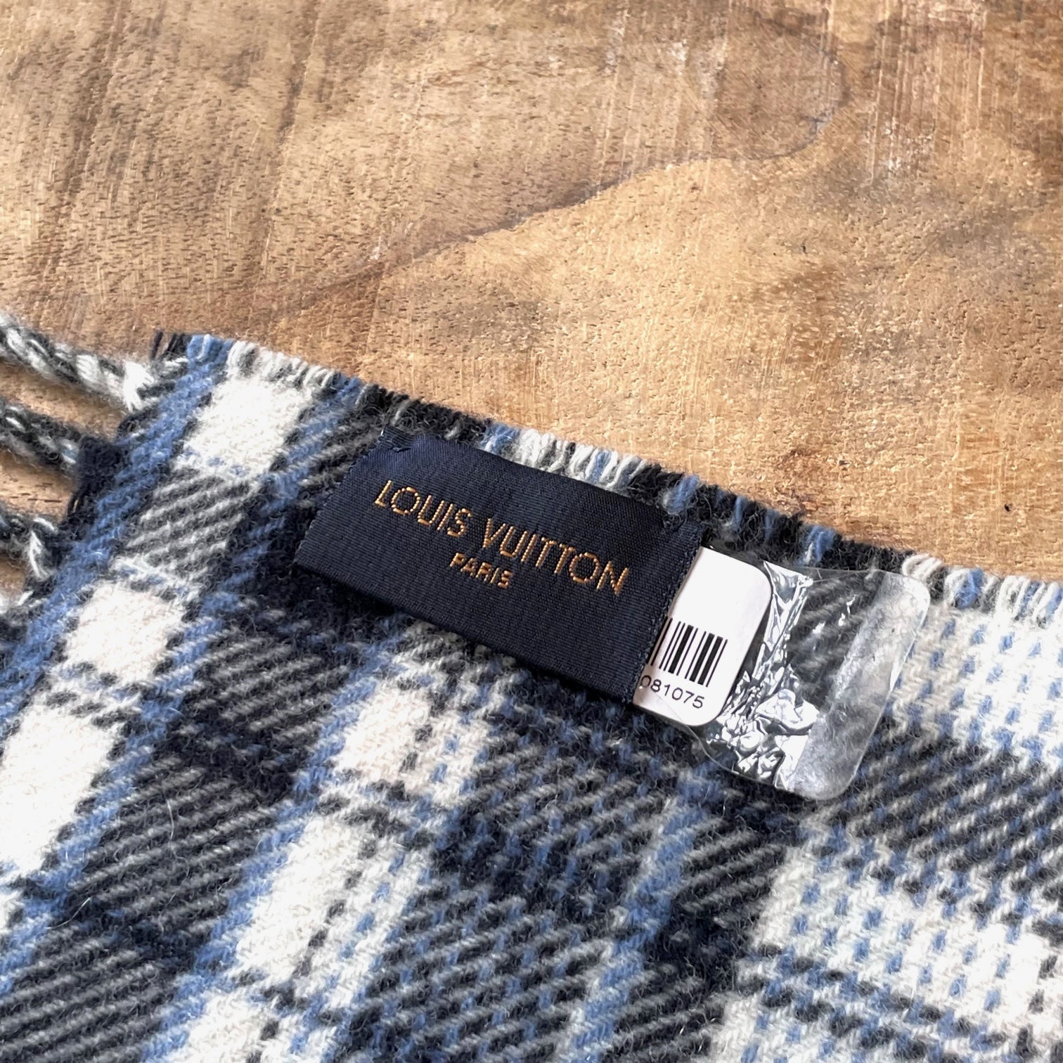 Louis Vuitton Mini Reykjavik Monogram Cashmere Scarf – Boutique LUC.S