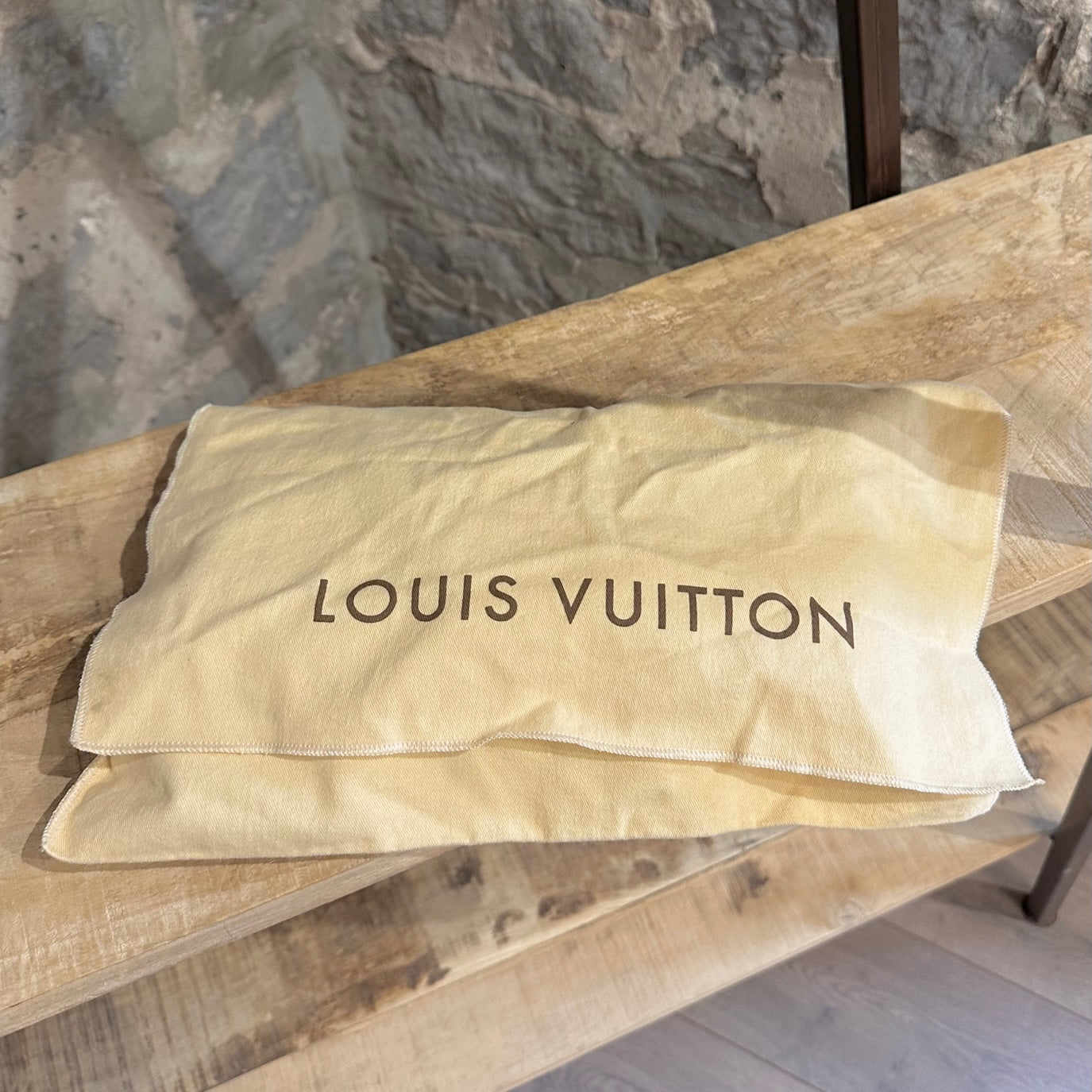 Louis Vuitton Burgundy Patent Electric Epi Sobe LV Clutch – Boutique LUC.S
