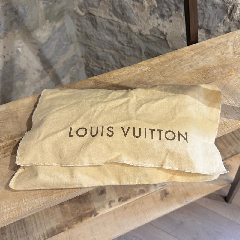 Pochette bordeaux Louis Vuitton en patent Electric Epi Sobe LV