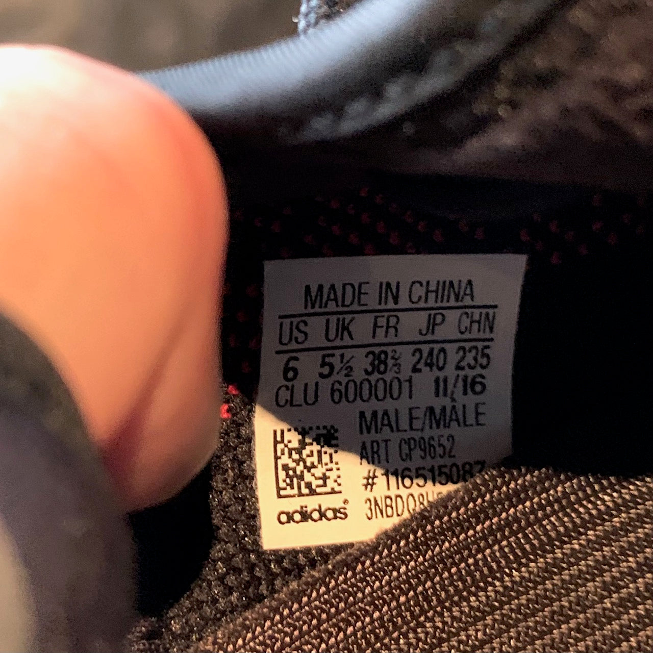 Adidas Yeezy Boost 350 V2 Black Red Sneakers Boutique LUC.S Adidas Yeezy Boost 350 V2 Black Red Sneakers Boutique LUC.S