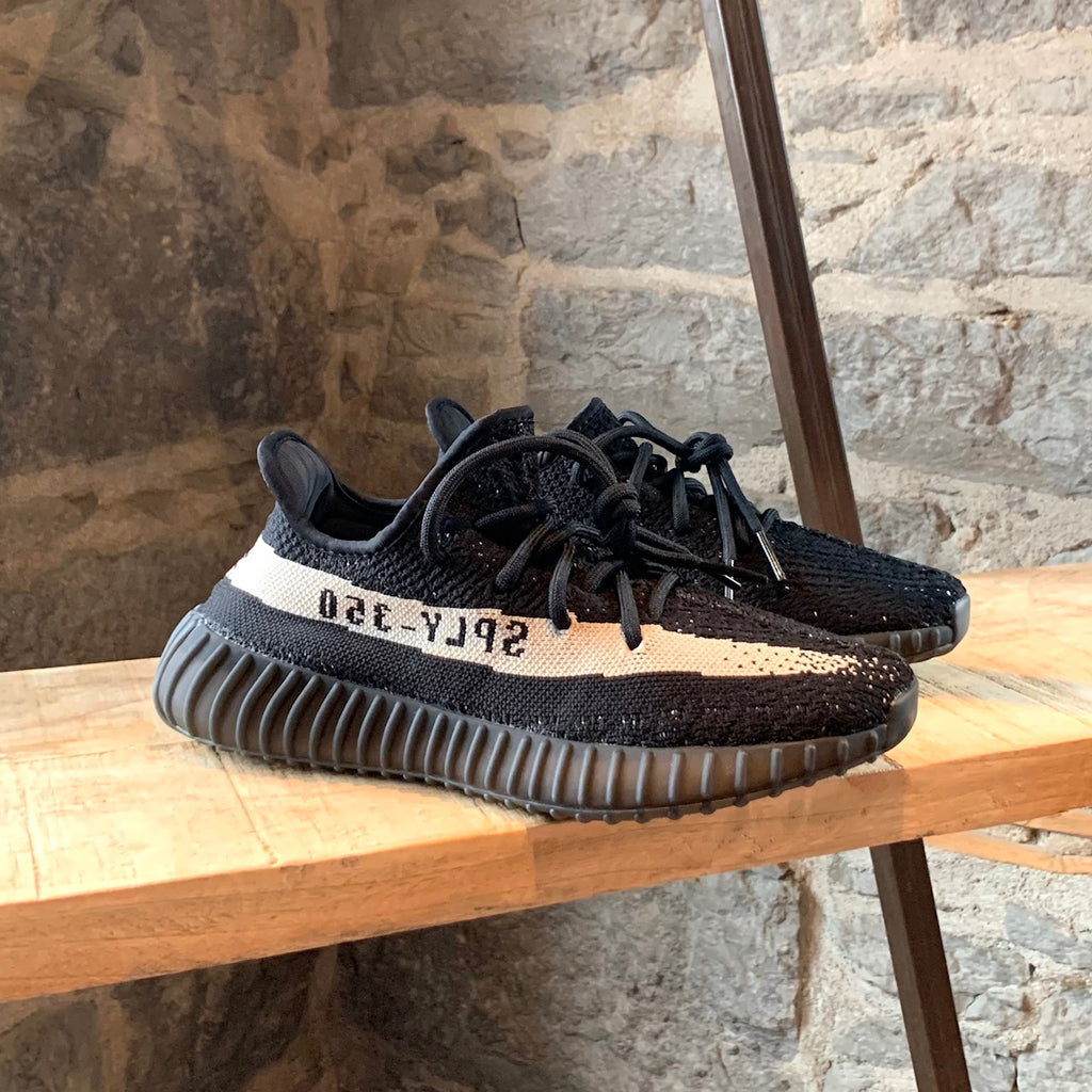 Baskets noires et blanches Adidas Yeezy Boost 350 V2 Core 