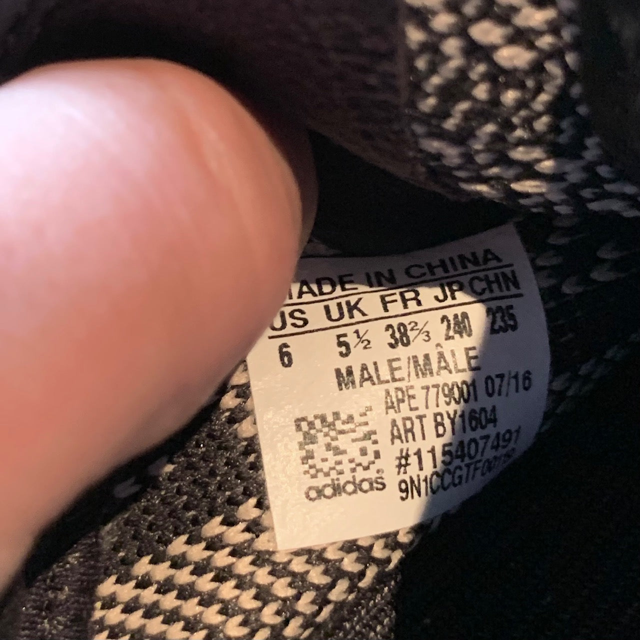 Adidas Yeezy Boost 350 V2 Core Black White Stripe Sneakers Boutique LUC.S Adidas Yeezy Boost 350 V2 Core Black White Stripe Sneakers Boutique LUC.S