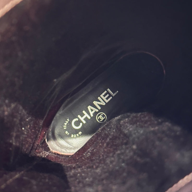 Bottes d'équitation CC en cuir marron Chanel