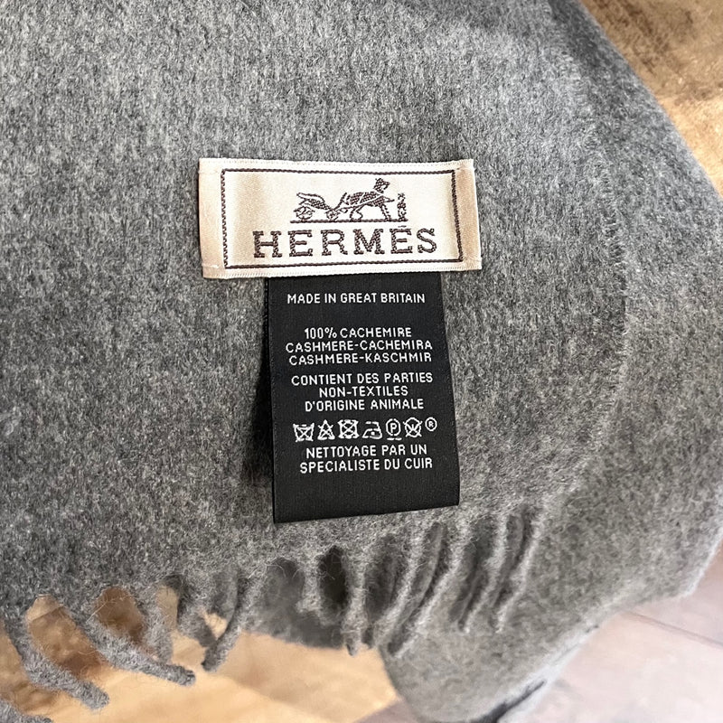 Echarpe en cachemire gris Hermès Chevaux Sauvages
