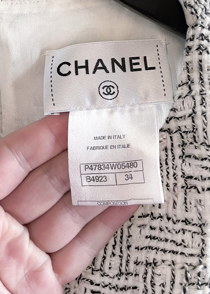 Robe droite sans manches Chanel 2014 en tweed noir ivoire
